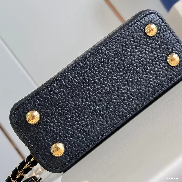 Fashionrepsfam ru LV 2408YA0111 Bags 0705
